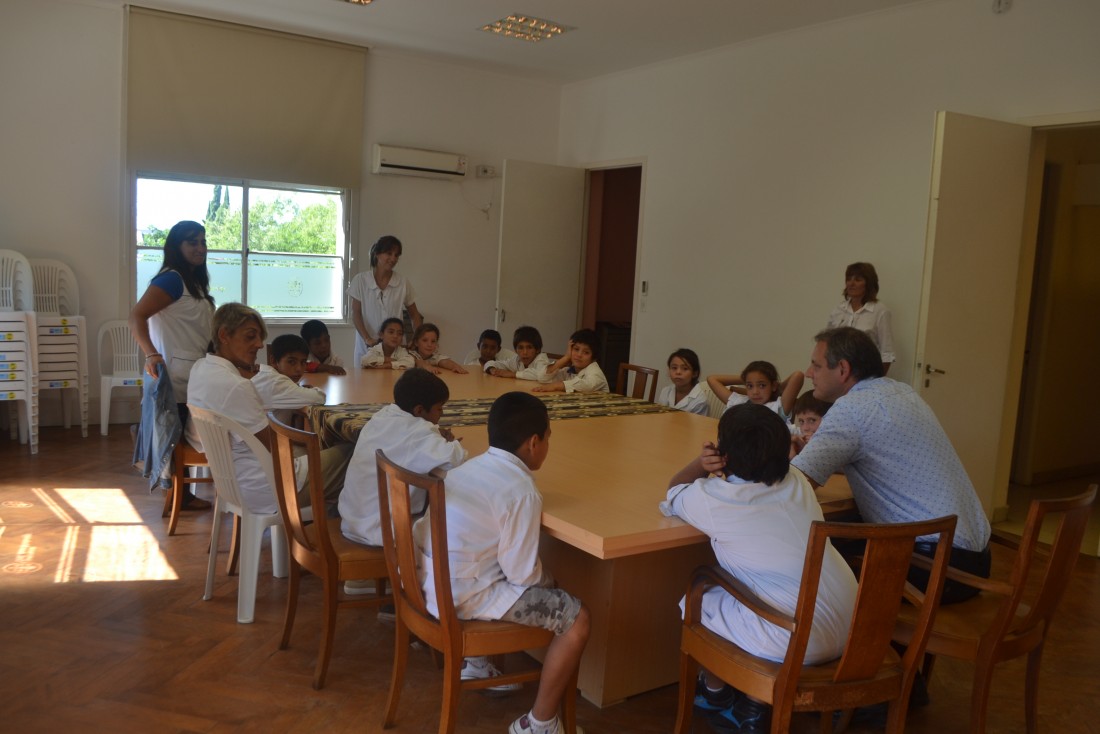 Alumnos de la Escuela N� 20 de visita en el municipio