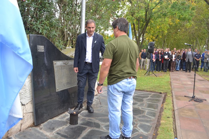 Homenaje a los hroes de Malvinas