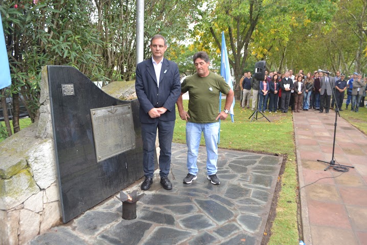 Homenaje a los hroes de Malvinas
