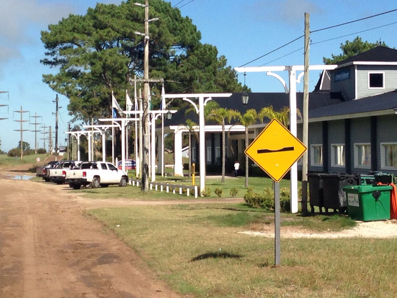 Se colocaron sealticas de trnsito en la colectora del frente de rut