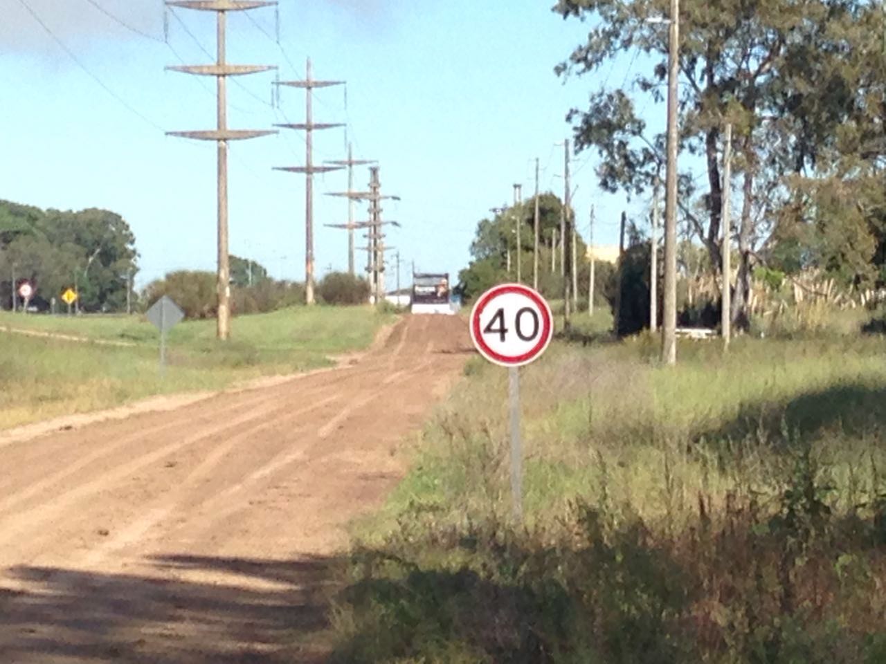 Se colocaron sealticas de trnsito en la colectora del frente de rut
