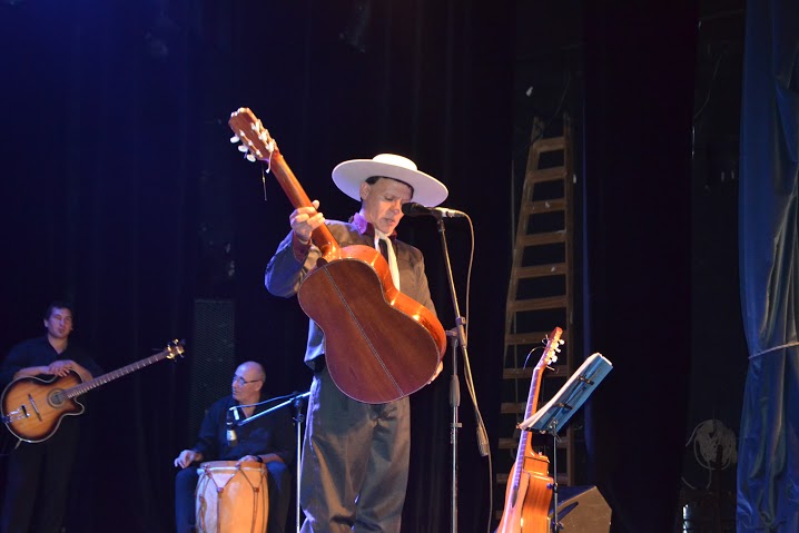 Sorpresas en la presentaci�n del disco de Luis Monserrat