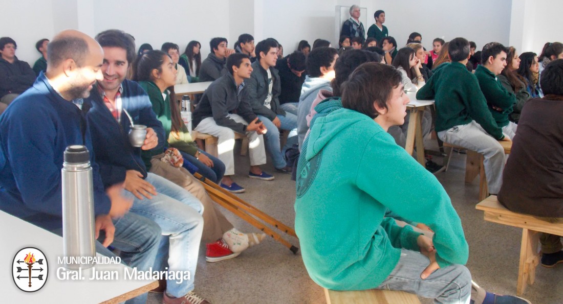 Se realizó la charla sobre el uso de agroquímicos en la Escuela Agrari