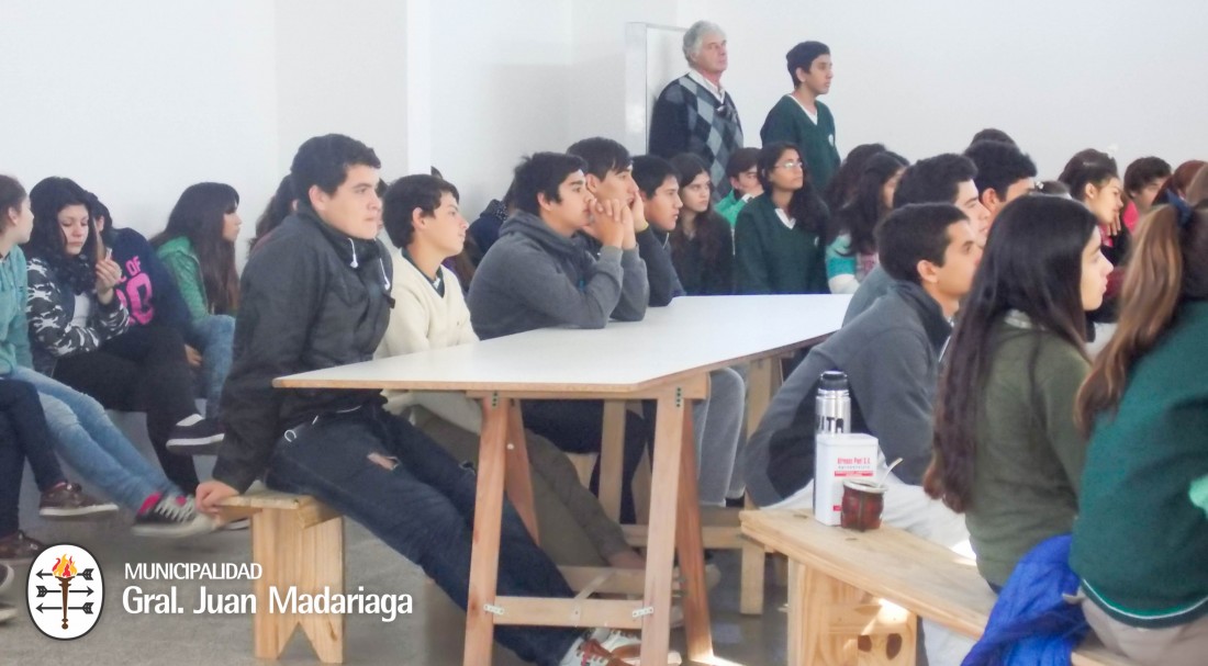 Se realizó la charla sobre el uso de agroquímicos en la Escuela Agrari