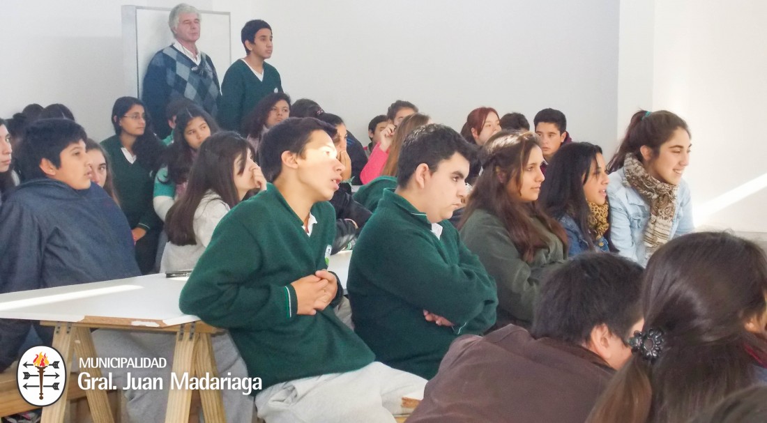 Se realizó la charla sobre el uso de agroquímicos en la Escuela Agrari