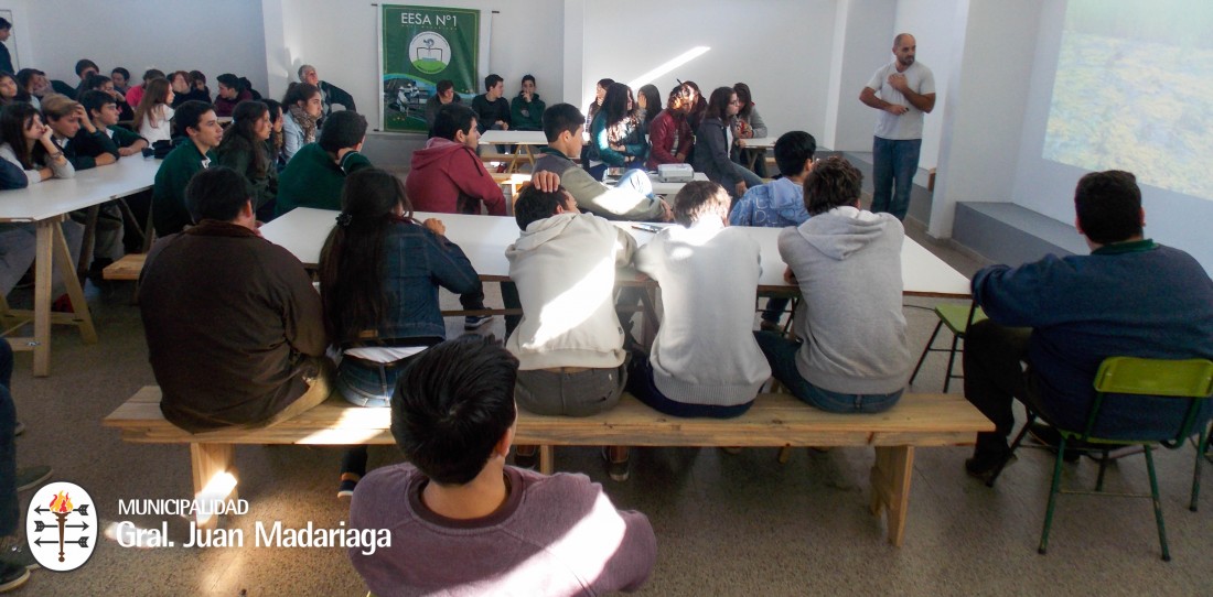 Se realizó la charla sobre el uso de agroquímicos en la Escuela Agrari