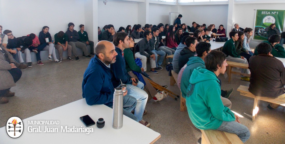 Se realizó la charla sobre el uso de agroquímicos en la Escuela Agrari