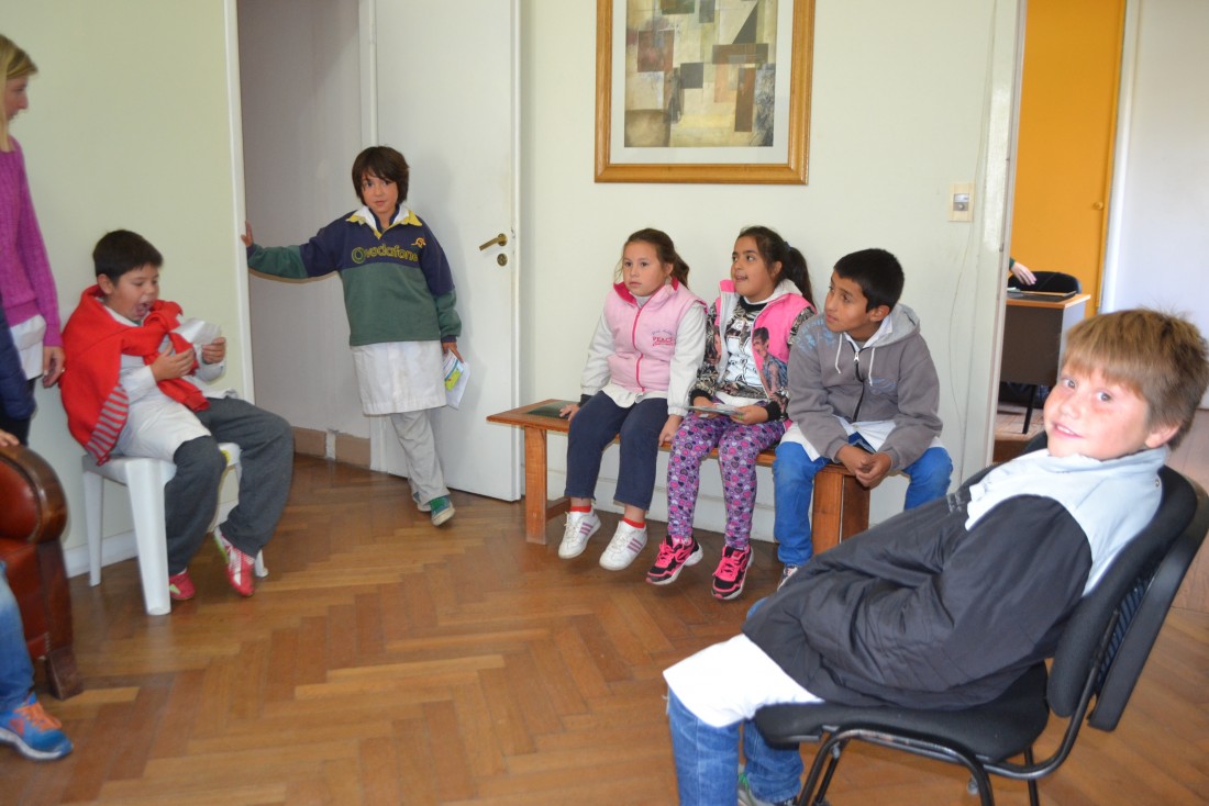 El intendente recibi visitashoy: chicos de la escuela 20