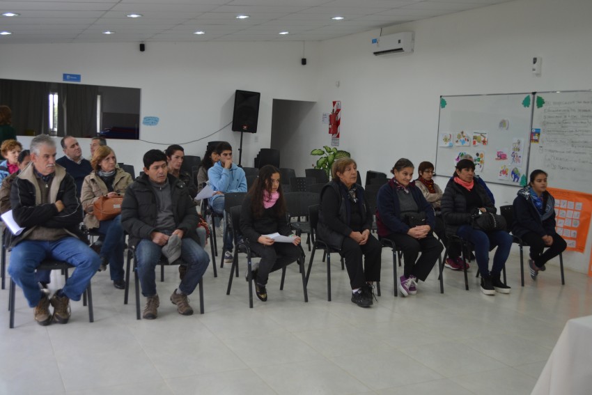 Se realiz� el pago a los 32 beneficiarios de las becas municipales