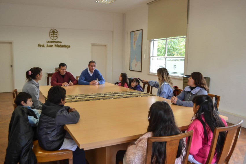 Alumnos del Paraje Juancho visitaron el municipio