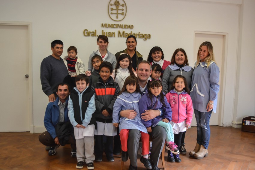 Alumnos del Paraje Juancho visitaron el municipio