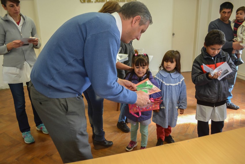 Alumnos del Paraje Juancho visitaron el municipio