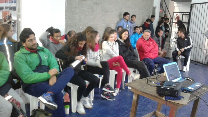 Comenz� la cl�nica de Handball a cargo de Carlos Palladino