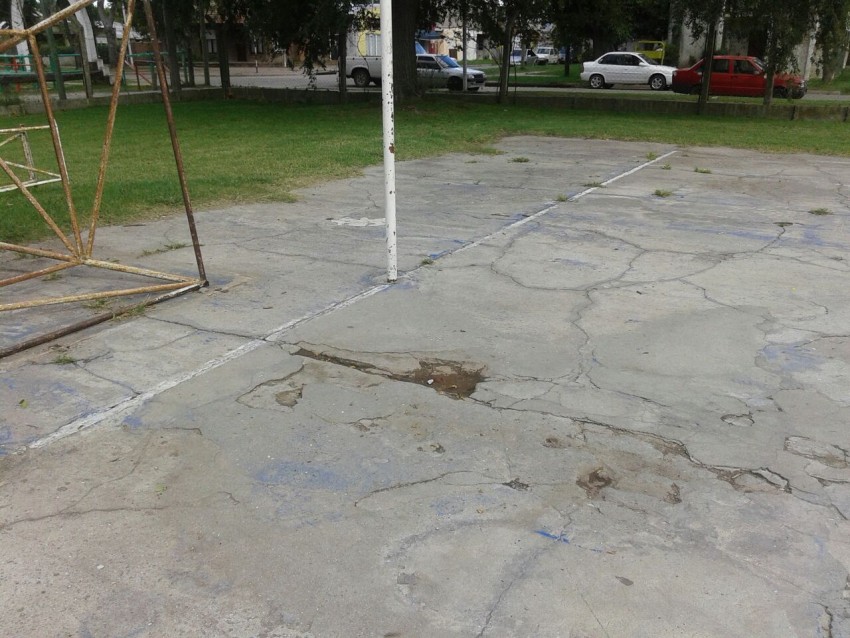 Destinar�n fondos para el arreglo del play�n del polideportivo