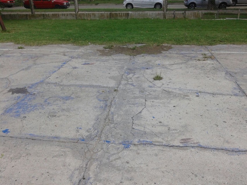 Destinar�n fondos para el arreglo del play�n del polideportivo