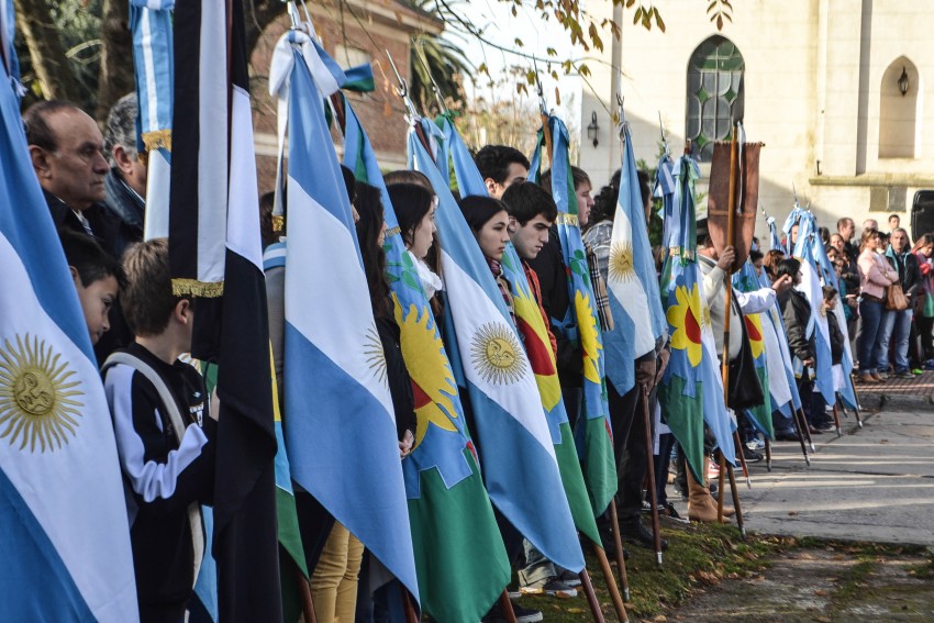 Masiva concurrencia al acto por el 25 de mayo