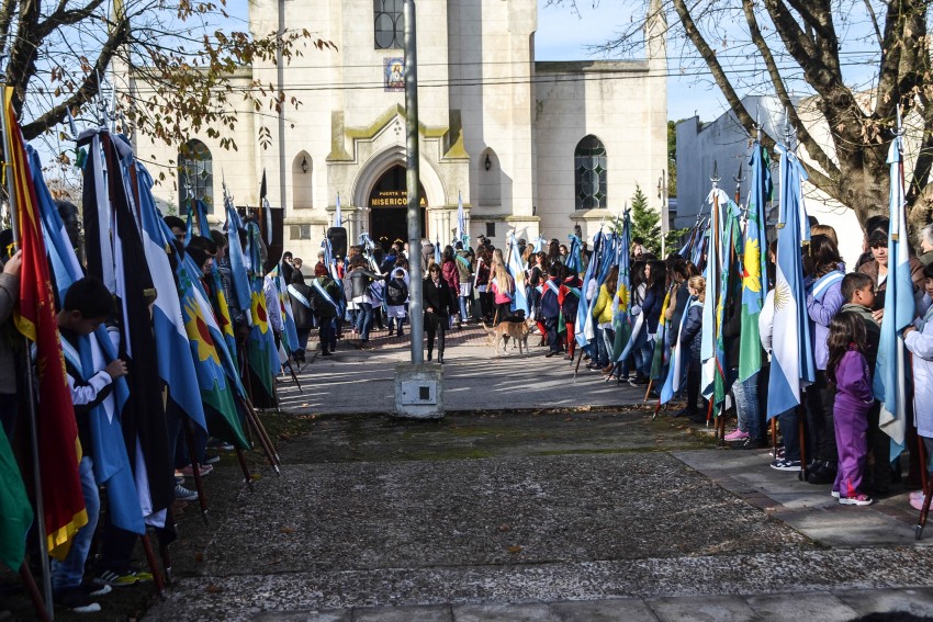 Masiva concurrencia al acto por el 25 de mayo