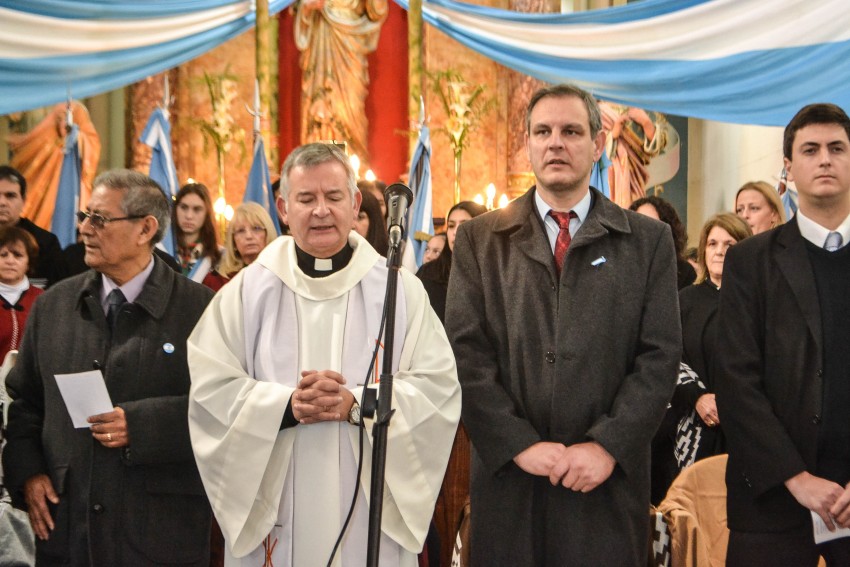 Masiva concurrencia al acto por el 25 de mayo