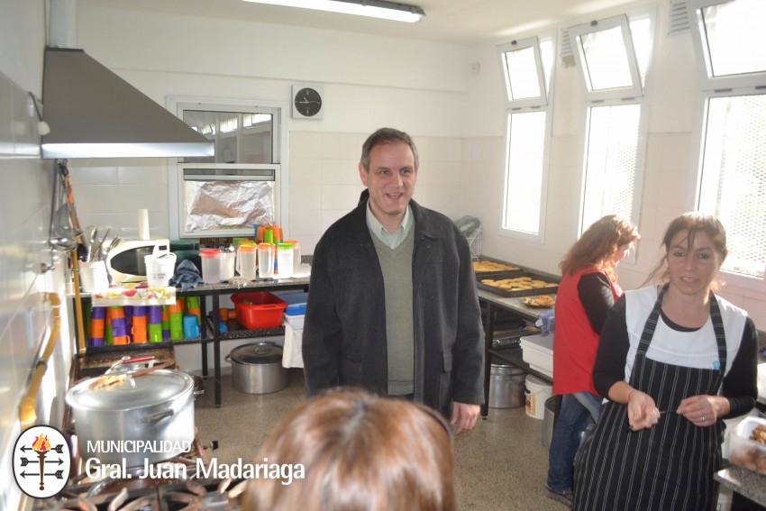 Santoro recorri la Escuela Agraria tras la entrega de mobiliario