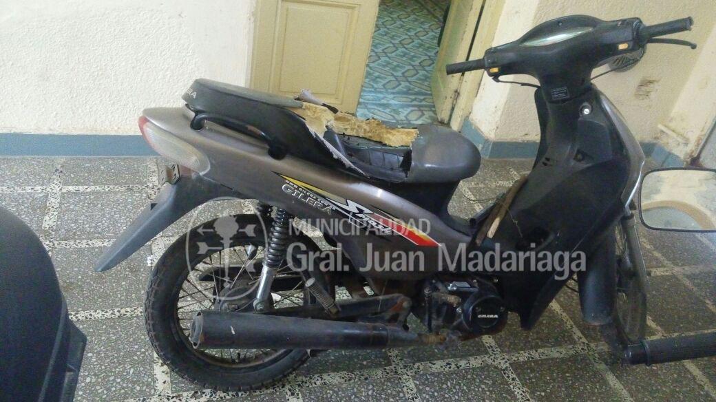 Hallaron una moto abandonada en la calle y buscan a su dueño