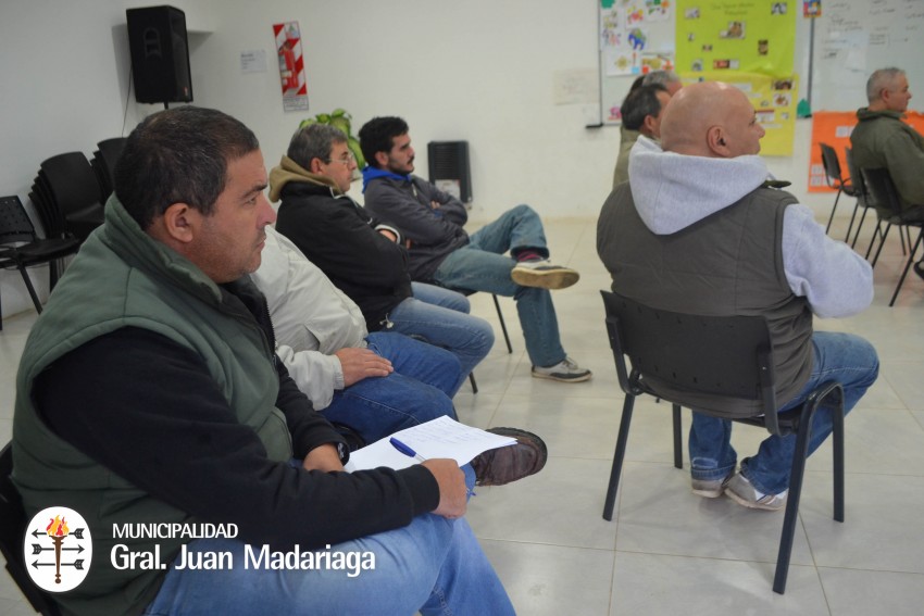 Con una excelente participacin de herreros y carpinteros se realiz l