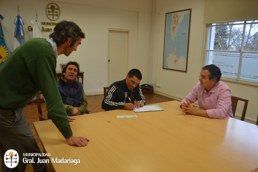 El municipio le otorg� ayuda econ�mica al ciclista Luciano Caraccioli