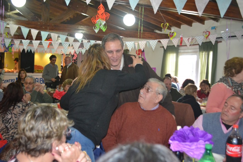 Santoro particip de un almuerzo organizado por madariaguenses en Vill