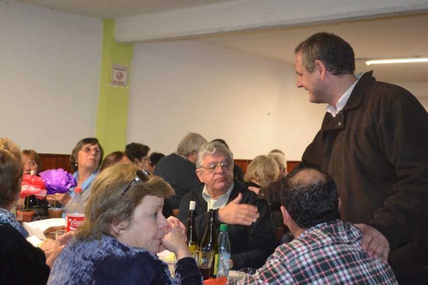 Santoro particip de un almuerzo organizado por madariaguenses en Vill
