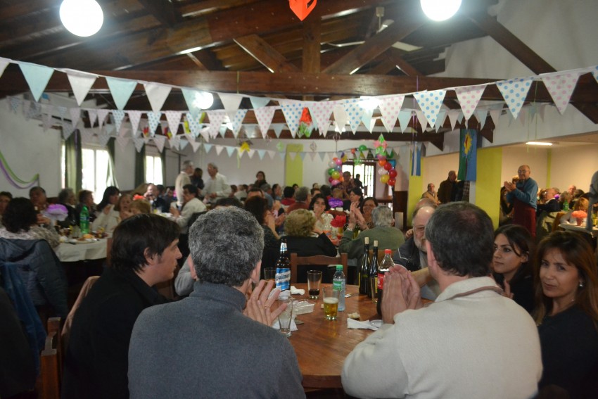 Santoro particip de un almuerzo organizado por madariaguenses en Vill
