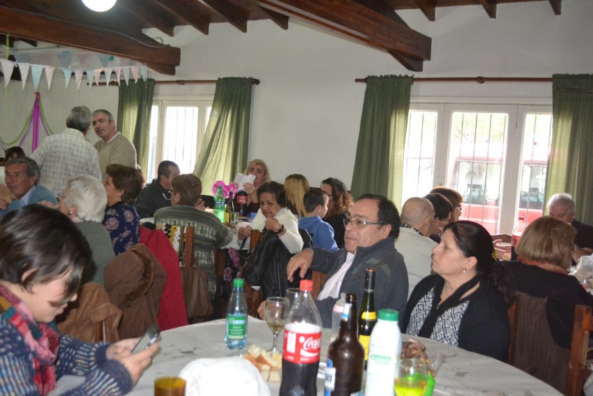 Santoro particip de un almuerzo organizado por madariaguenses en Vill