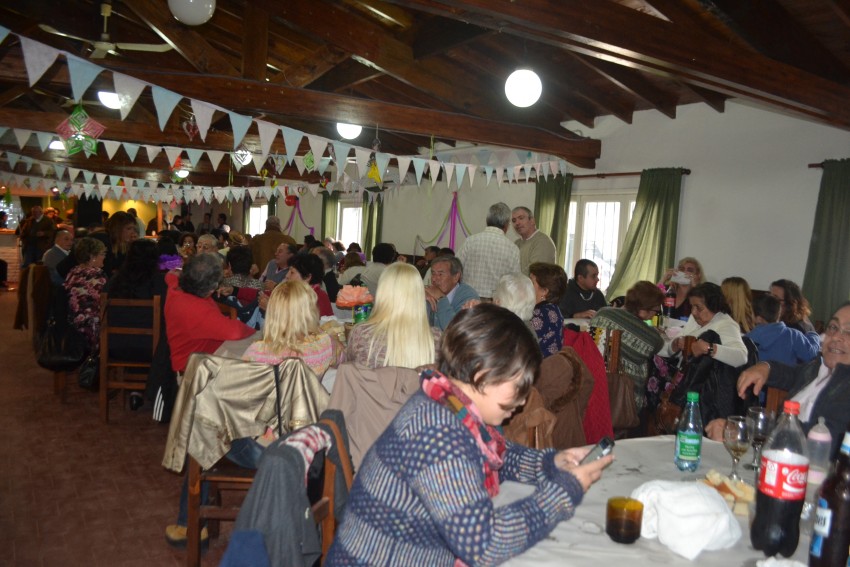 Santoro particip de un almuerzo organizado por madariaguenses en Vill