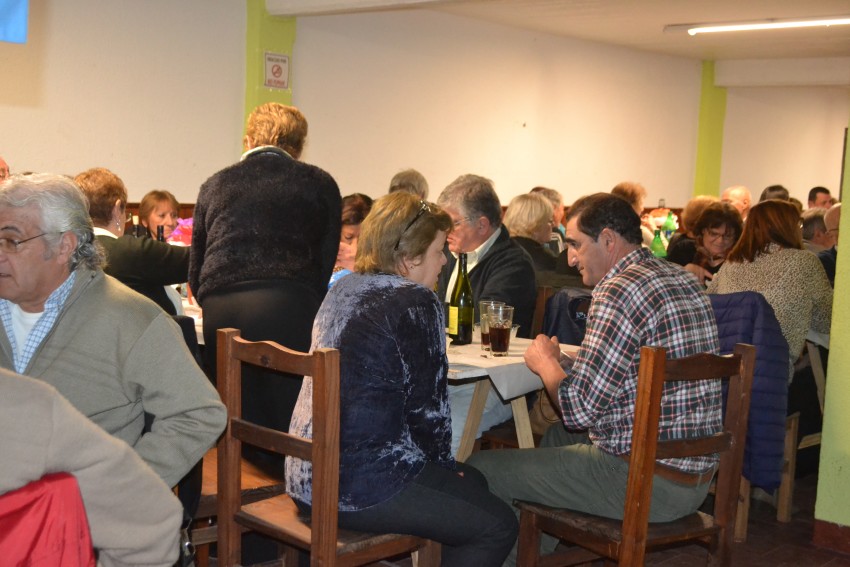 Santoro particip de un almuerzo organizado por madariaguenses en Vill