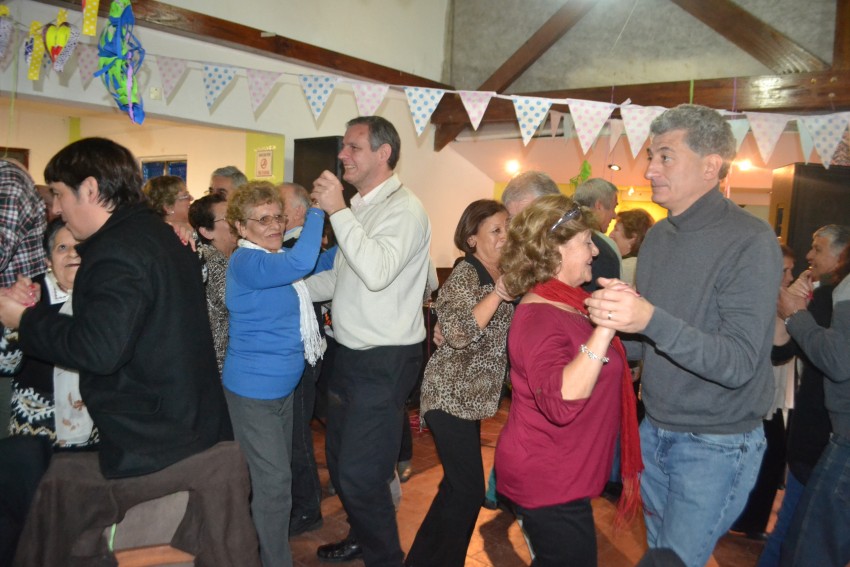 Santoro particip de un almuerzo organizado por madariaguenses en Vill