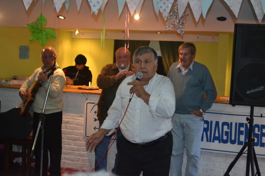 Santoro particip de un almuerzo organizado por madariaguenses en Vill