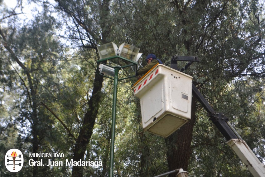 Instalaron nuevas luminarias en el predio del ferrocarril para brindar