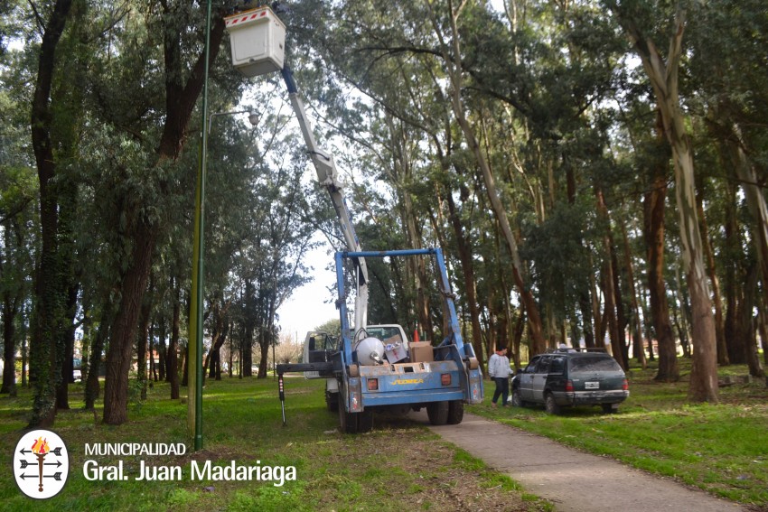 Instalaron nuevas luminarias en el predio del ferrocarril para brindar