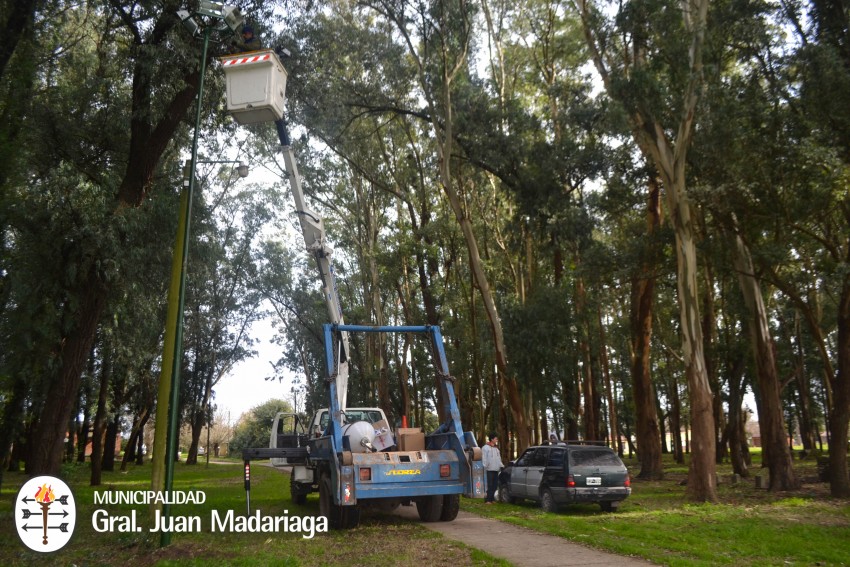 Instalaron nuevas luminarias en el predio del ferrocarril para brindar