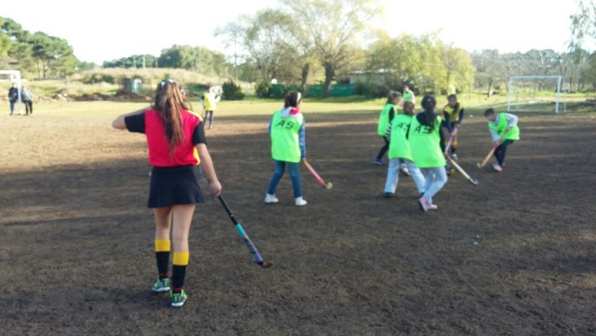 Encuentro femenino de hockey en Pinamar