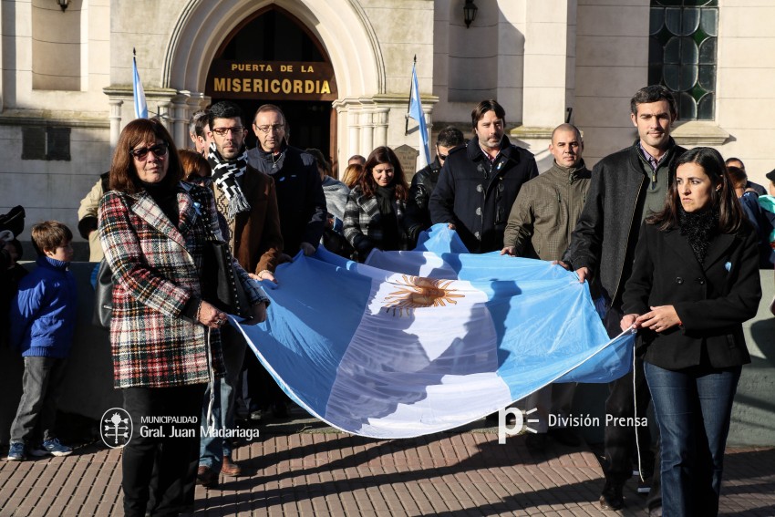 Alumnos prometieron lealtad a la bandera
