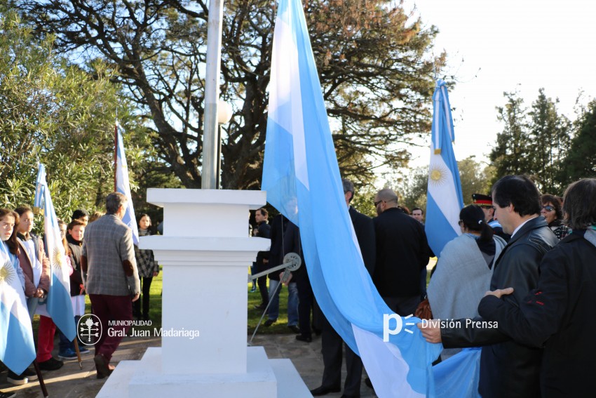 Alumnos prometieron lealtad a la bandera