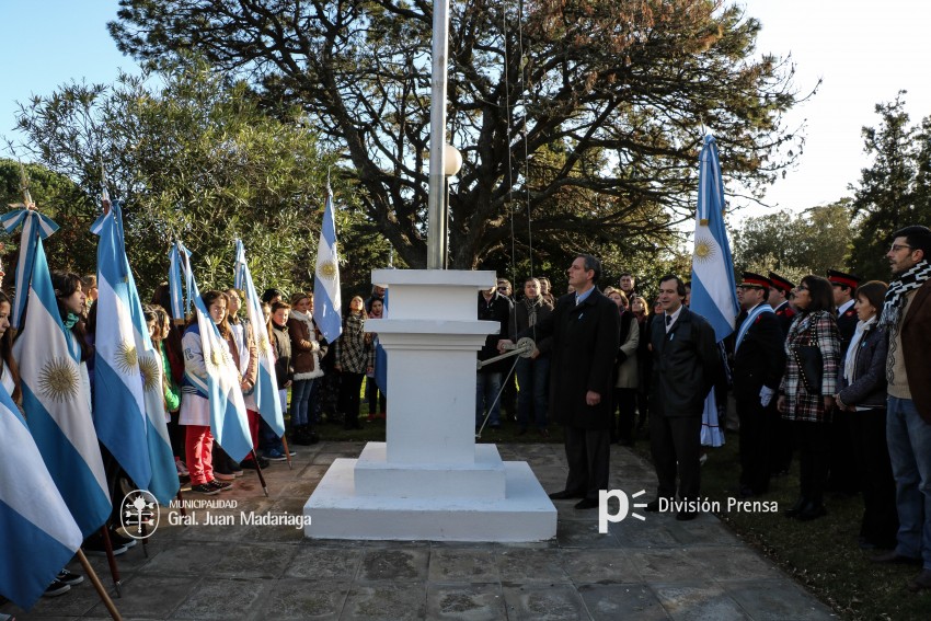 Alumnos prometieron lealtad a la bandera