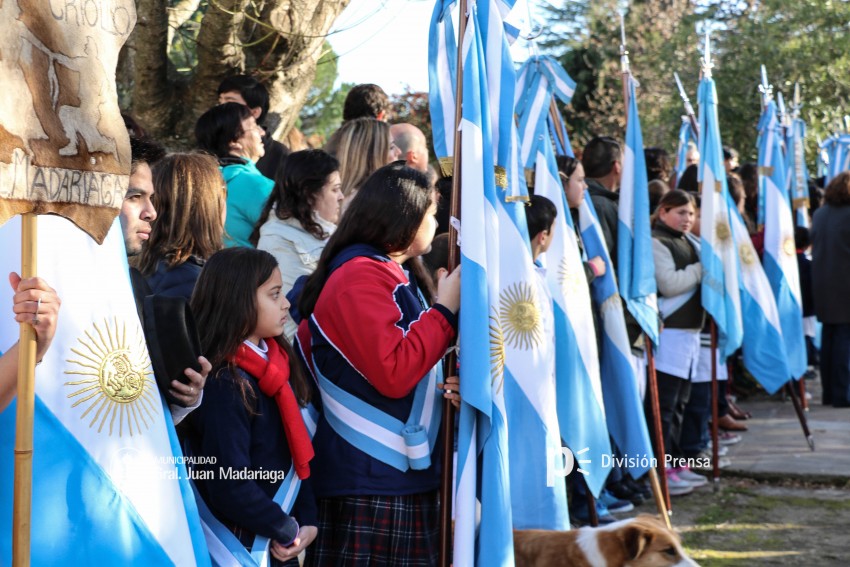 Alumnos prometieron lealtad a la bandera