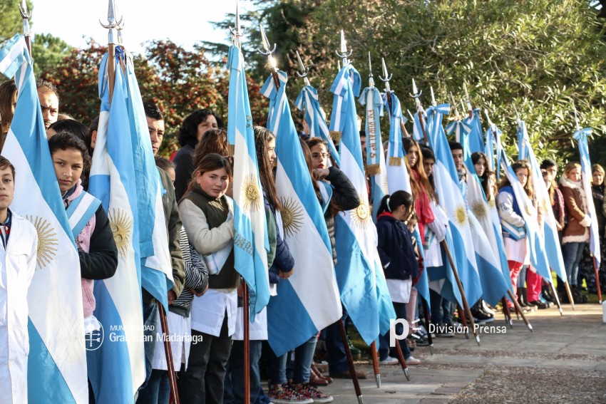 Alumnos prometieron lealtad a la bandera