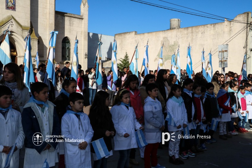Alumnos prometieron lealtad a la bandera