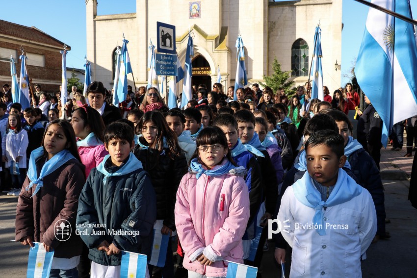 Alumnos prometieron lealtad a la bandera