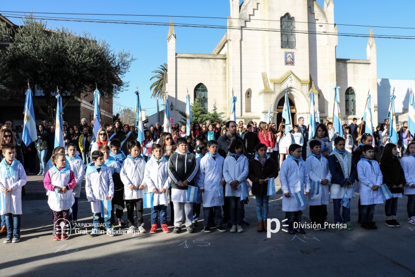 Alumnos prometieron lealtad a la bandera