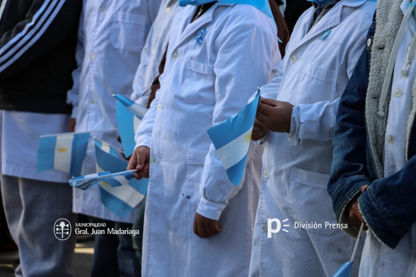 Alumnos prometieron lealtad a la bandera