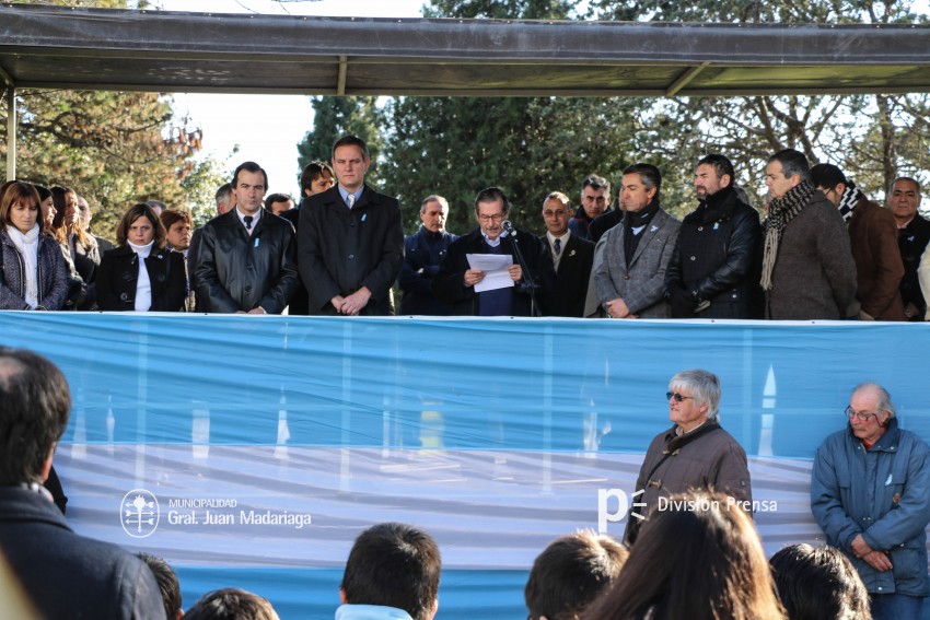 Alumnos prometieron lealtad a la bandera
