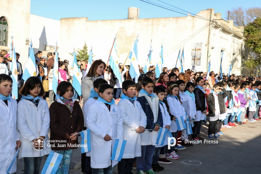 Alumnos prometieron lealtad a la bandera