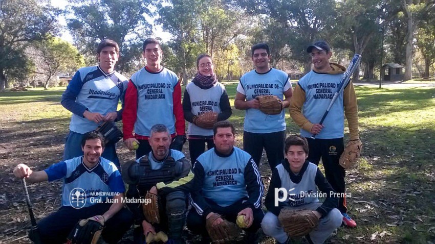 Handball en el Polideportivo y softbol en Santa Clara del Mar